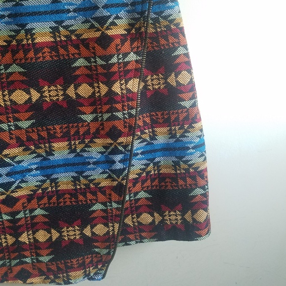 Patterned Mini Skirt - Picture 3 of 4